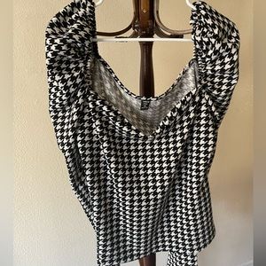 NWOT Peasant style houndstooth stretch top